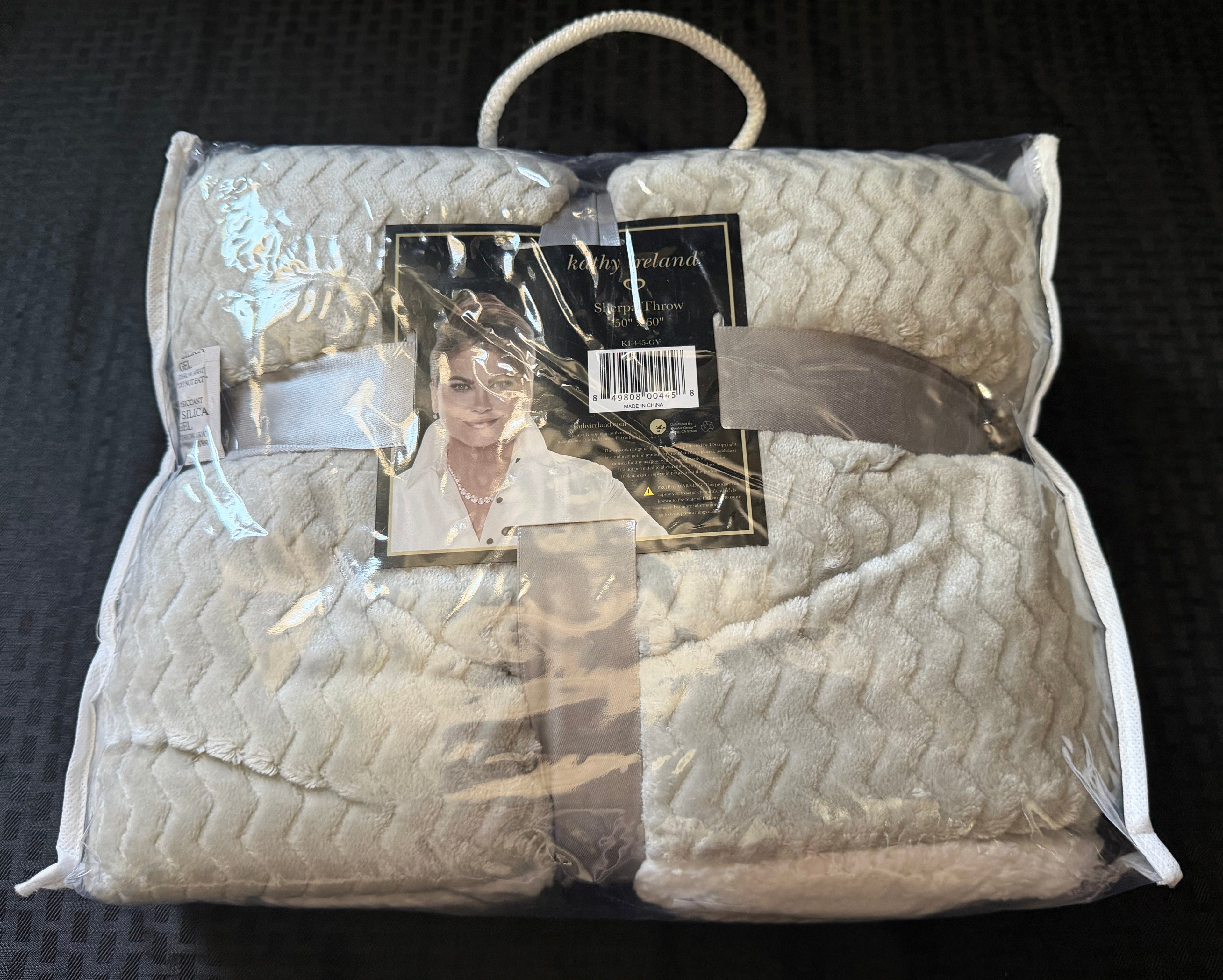 Kathy Ireland 50x60 Sherpa Throw