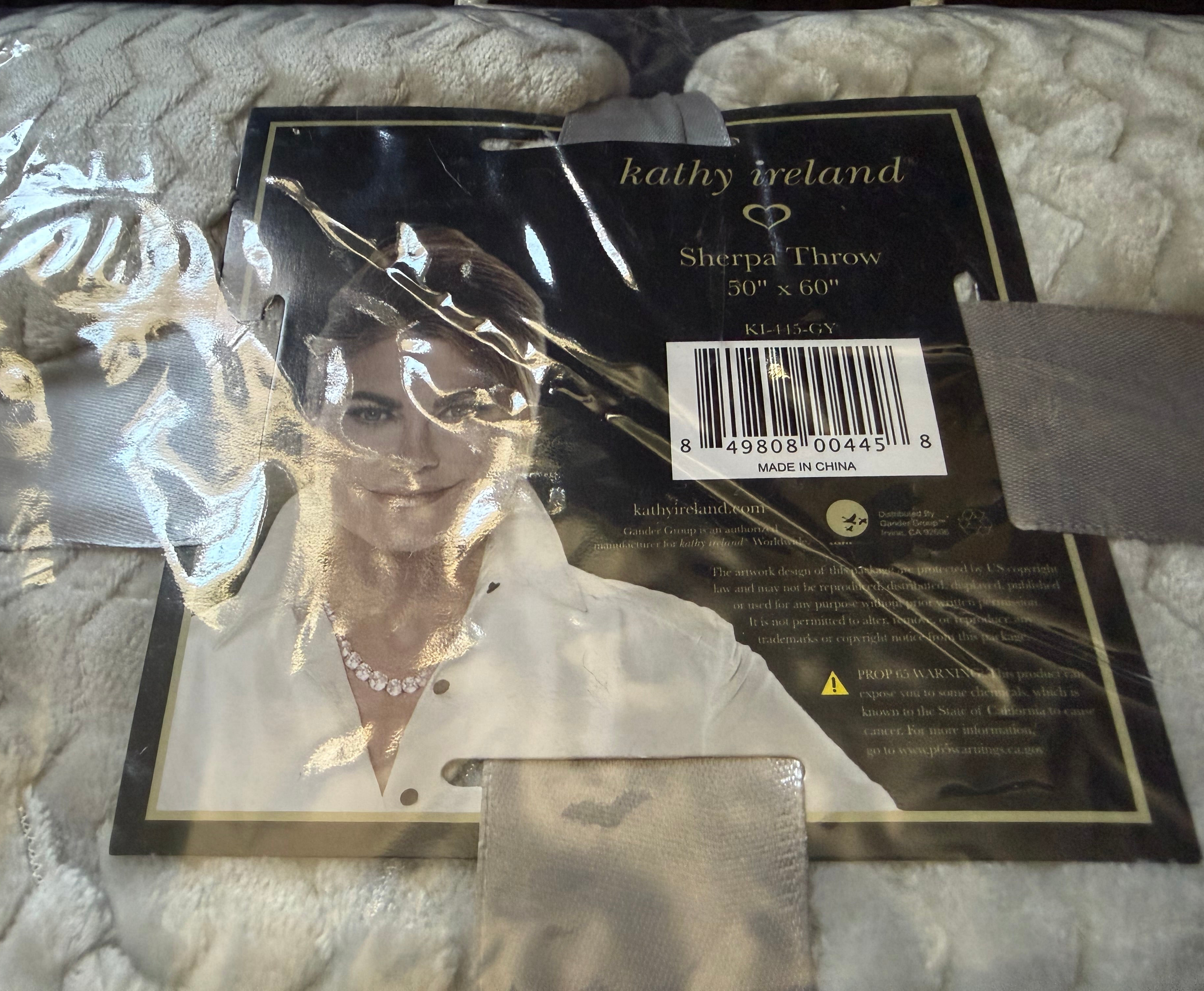 Kathy Ireland 50x60 Sherpa Throw