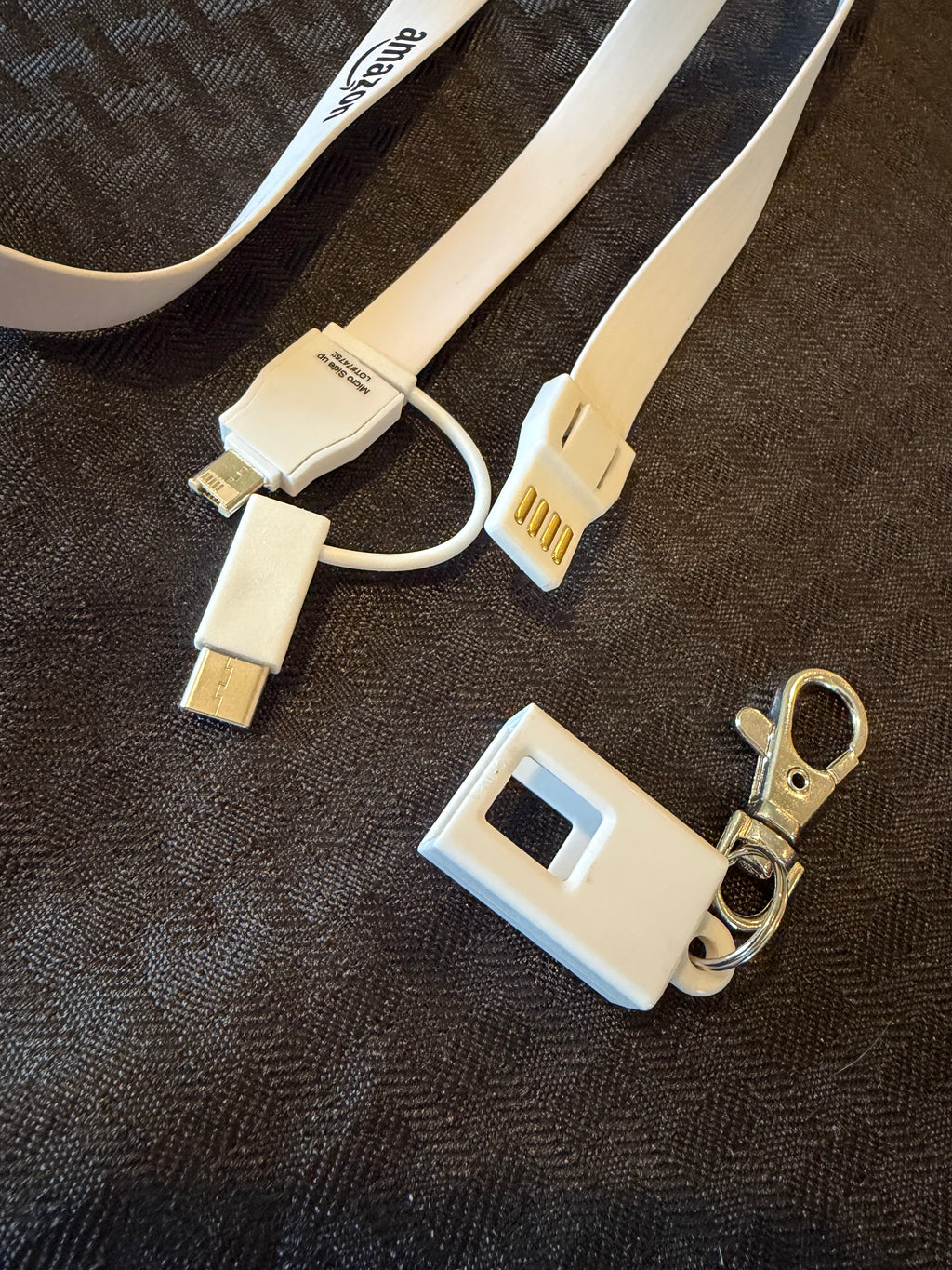 Lanyard w/ Built-In USB to USB-C/Apple I-Phone